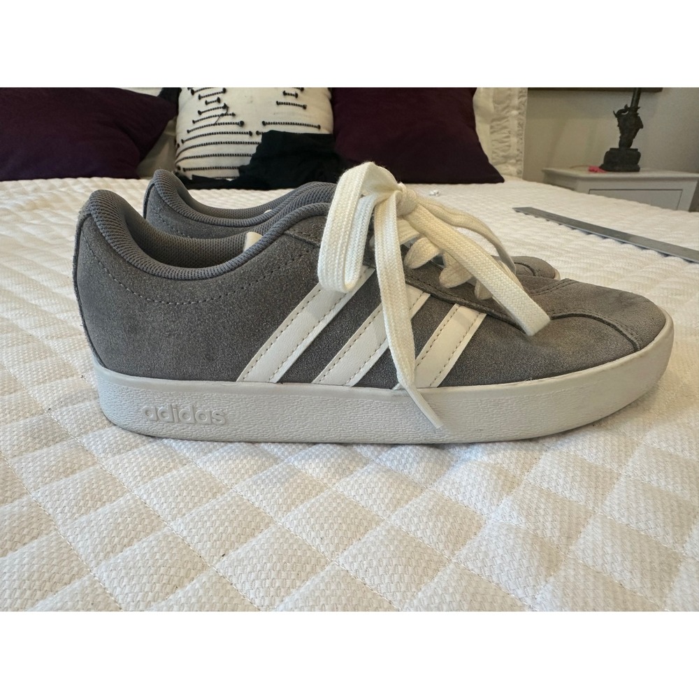 Adidas VL Court 2.0 K Grey Suede Low Top Sneakers B75692 Kids Size 3.5Y